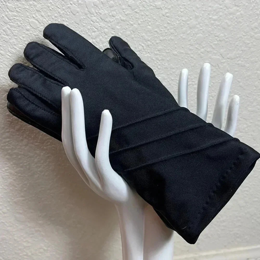 Isotoner Black Spandex Gloves OS